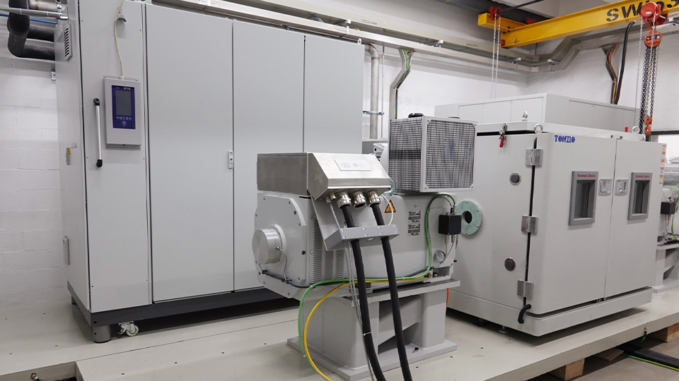 atesteo-blog-testing-expo-shanghai-drivetrain-test-bench-960×540